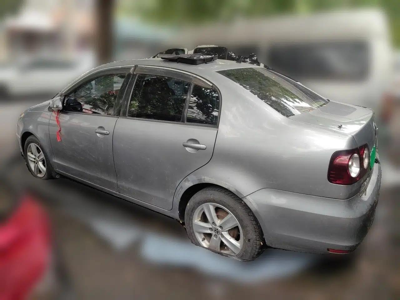 Volkswagen Polo 2011 Jingqu 1.6L Manual - Real Cool Edition — миниатюра 4