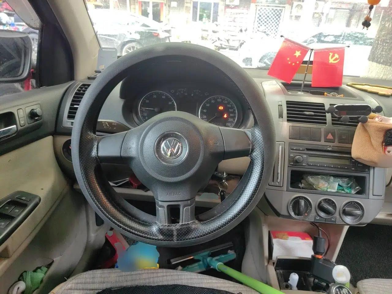 Volkswagen Polo 2011 Jingqu 1.6L Manual - Real Cool Edition — миниатюра 10