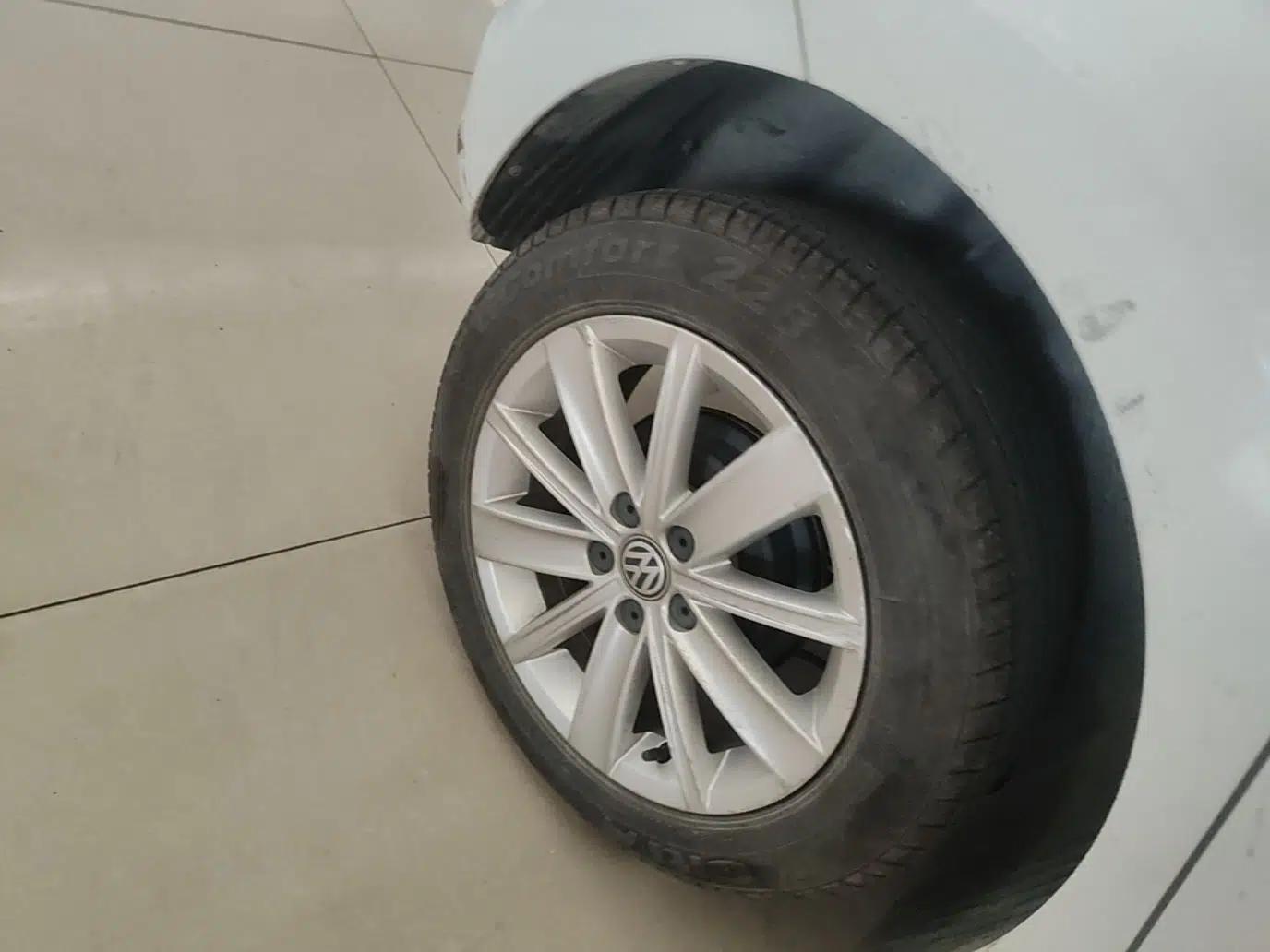 Volkswagen Polo 2014 1.4L Automatic Comfort Edition — миниатюра 11