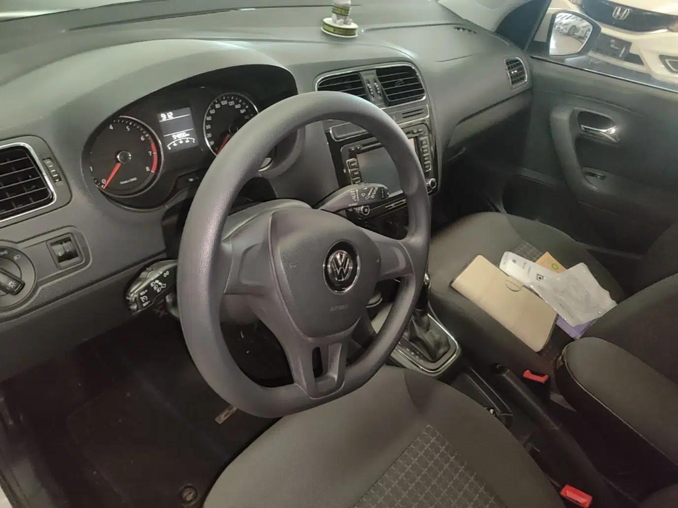 Volkswagen Polo 2014 1.4L Automatic Comfort Edition — миниатюра 13