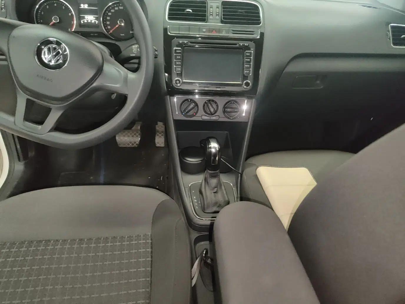 Volkswagen Polo 2014 1.4L Automatic Comfort Edition — миниатюра 15