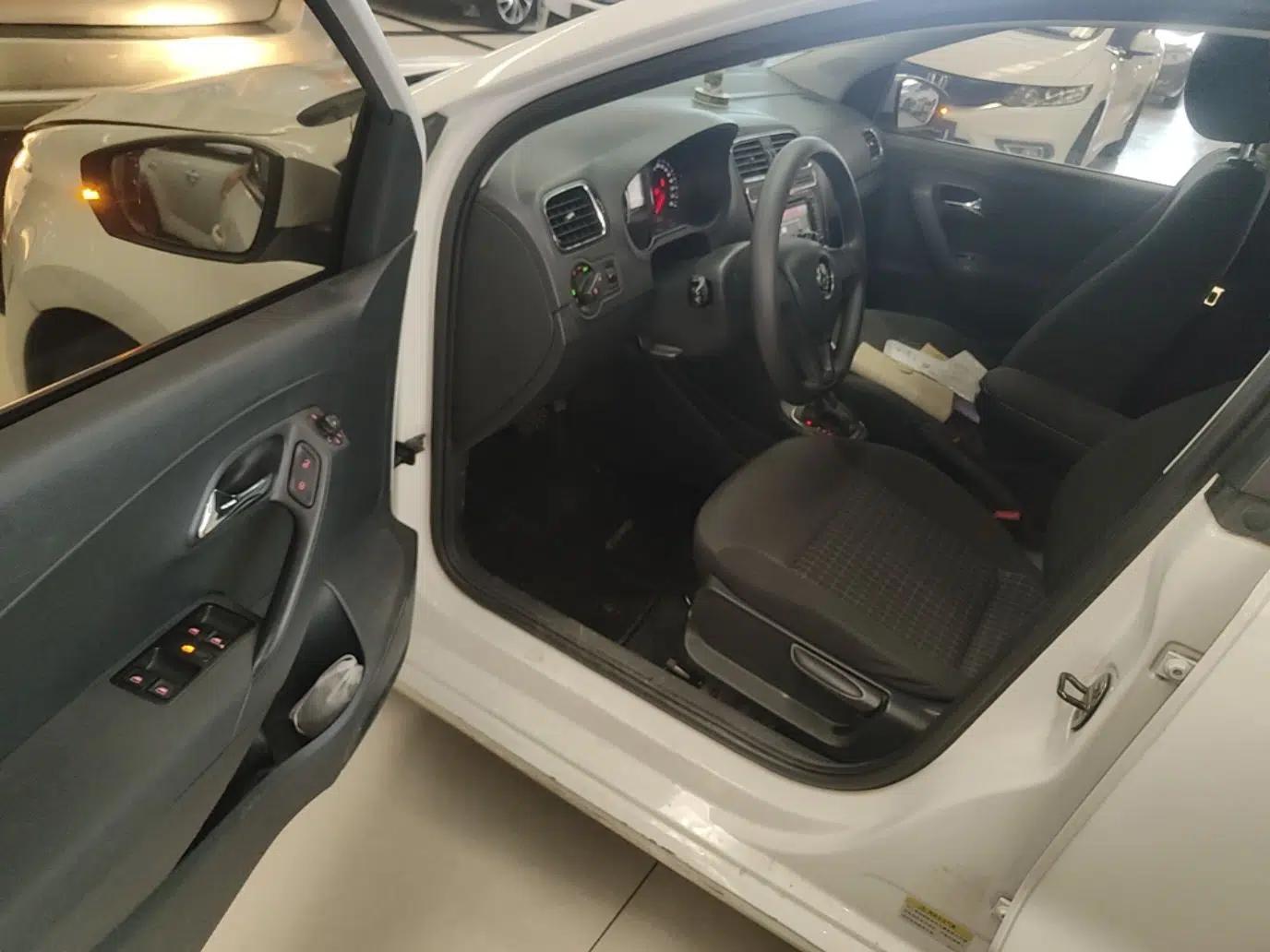 Volkswagen Polo 2014 1.4L Automatic Comfort Edition — миниатюра 18