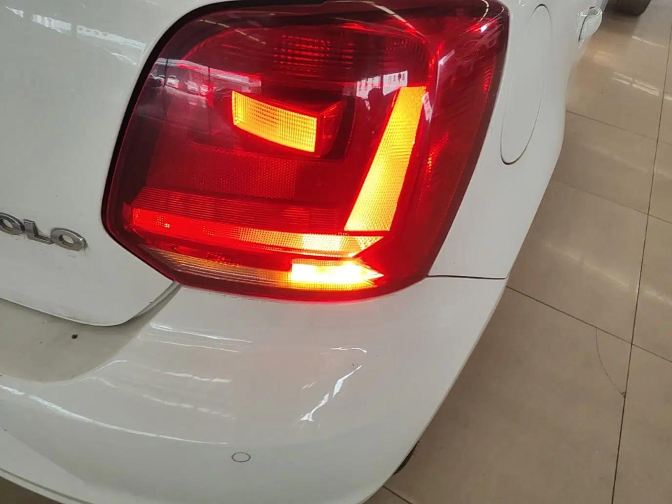 Volkswagen Polo 2014 1.4L Automatic Comfort Edition — миниатюра 9