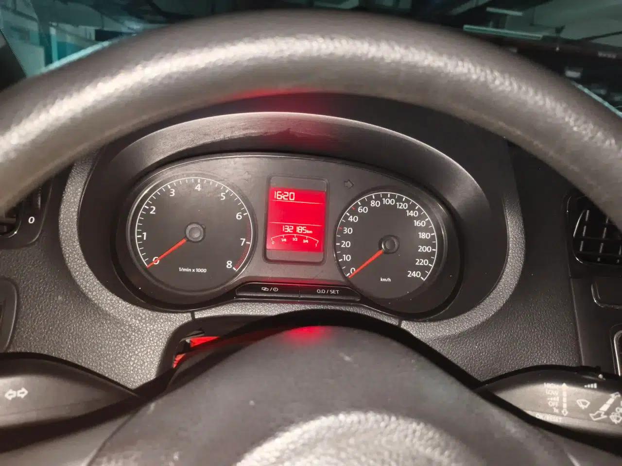 Volkswagen Polo 2013 1.6L Automatic Comfort Edition — миниатюра 11