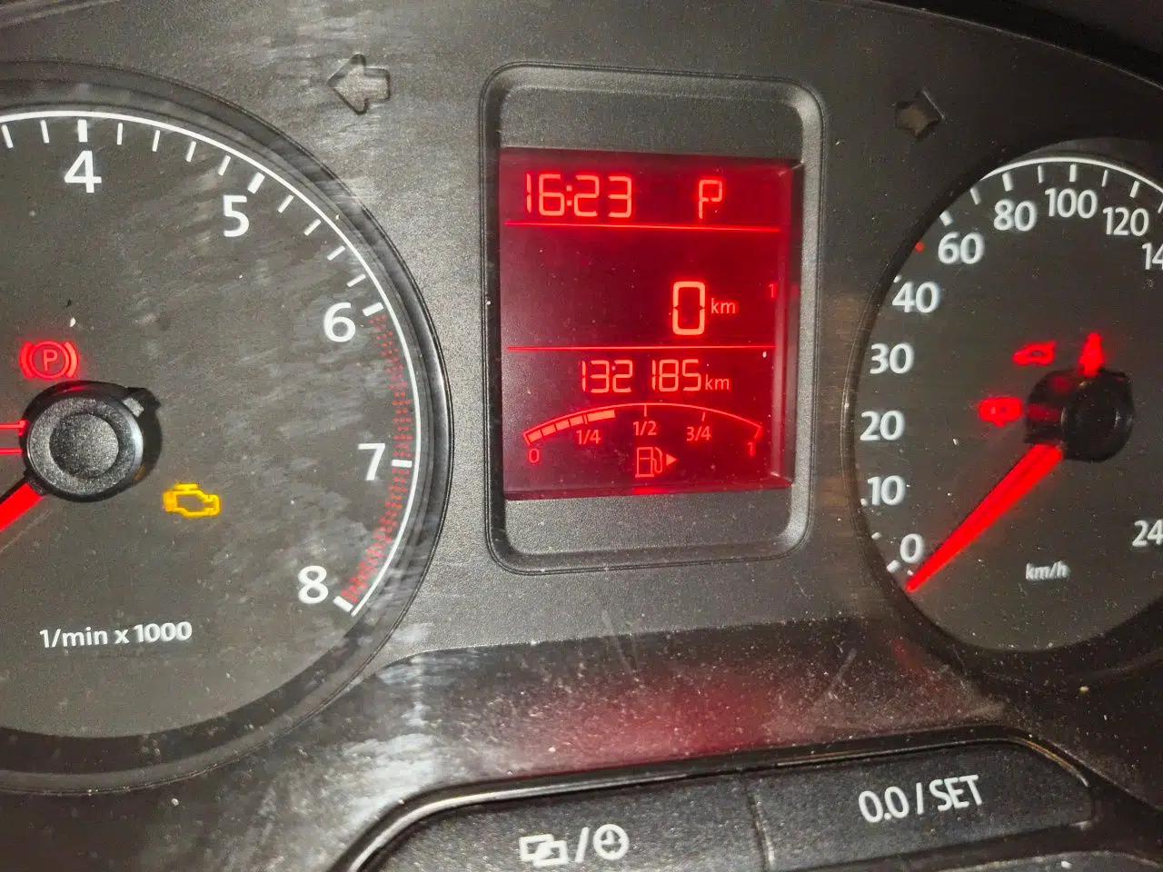 Volkswagen Polo 2013 1.6L Automatic Comfort Edition — миниатюра 12