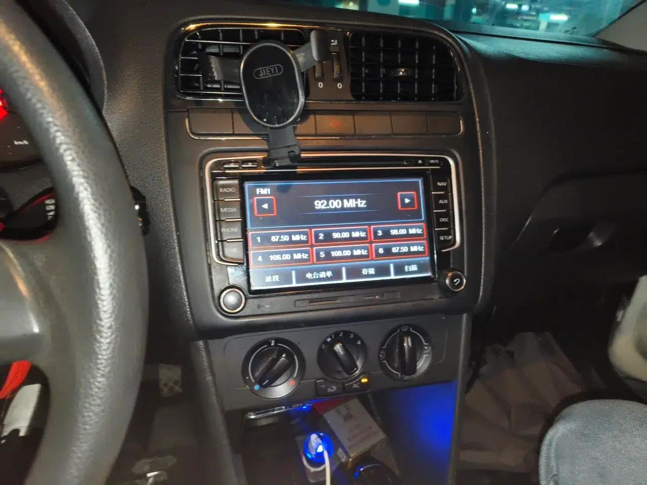 Volkswagen Polo 2013 1.6L Automatic Comfort Edition — миниатюра 13