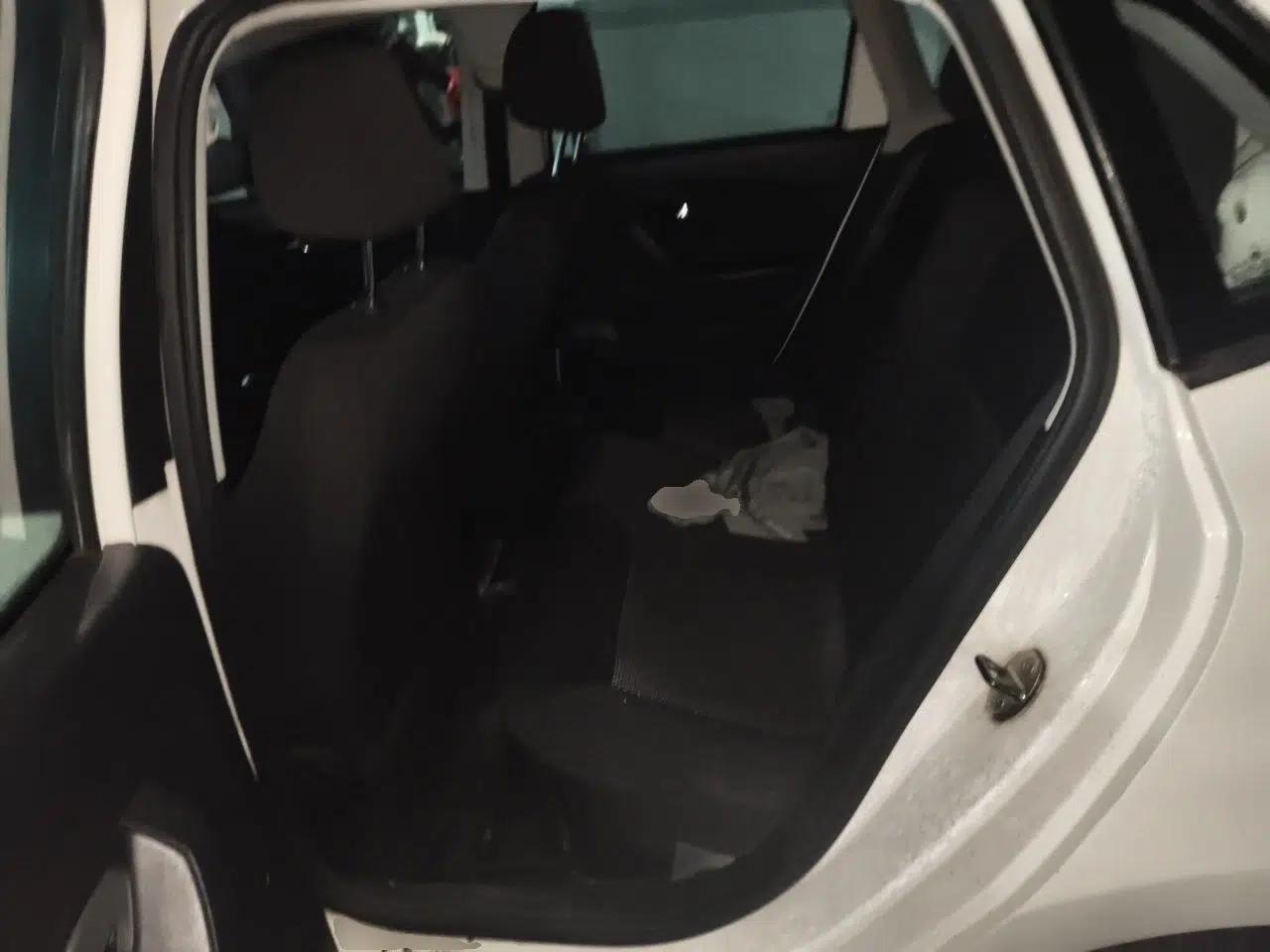 Volkswagen Polo 2013 1.6L Automatic Comfort Edition — миниатюра 17