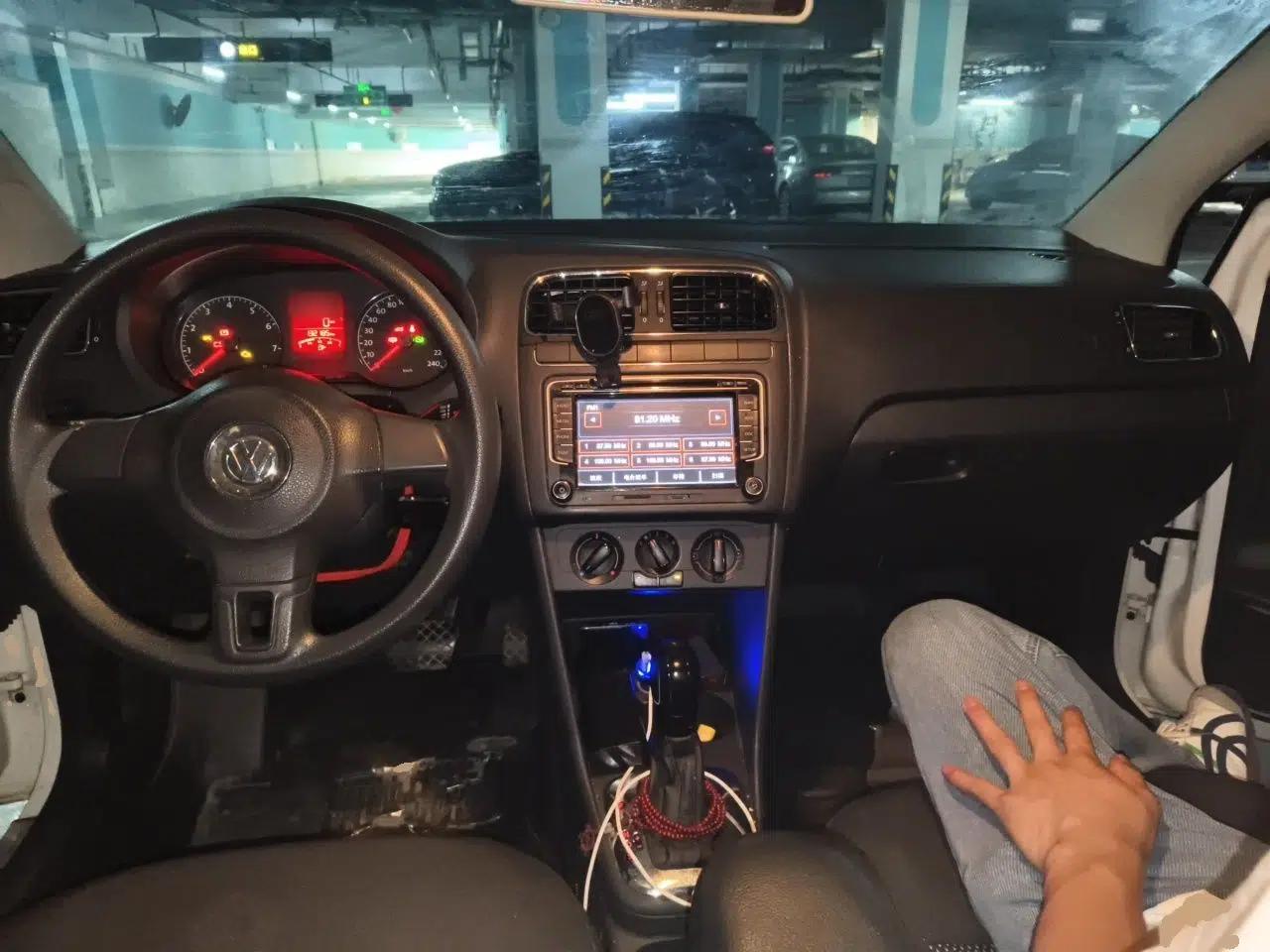 Volkswagen Polo 2013 1.6L Automatic Comfort Edition — миниатюра 9