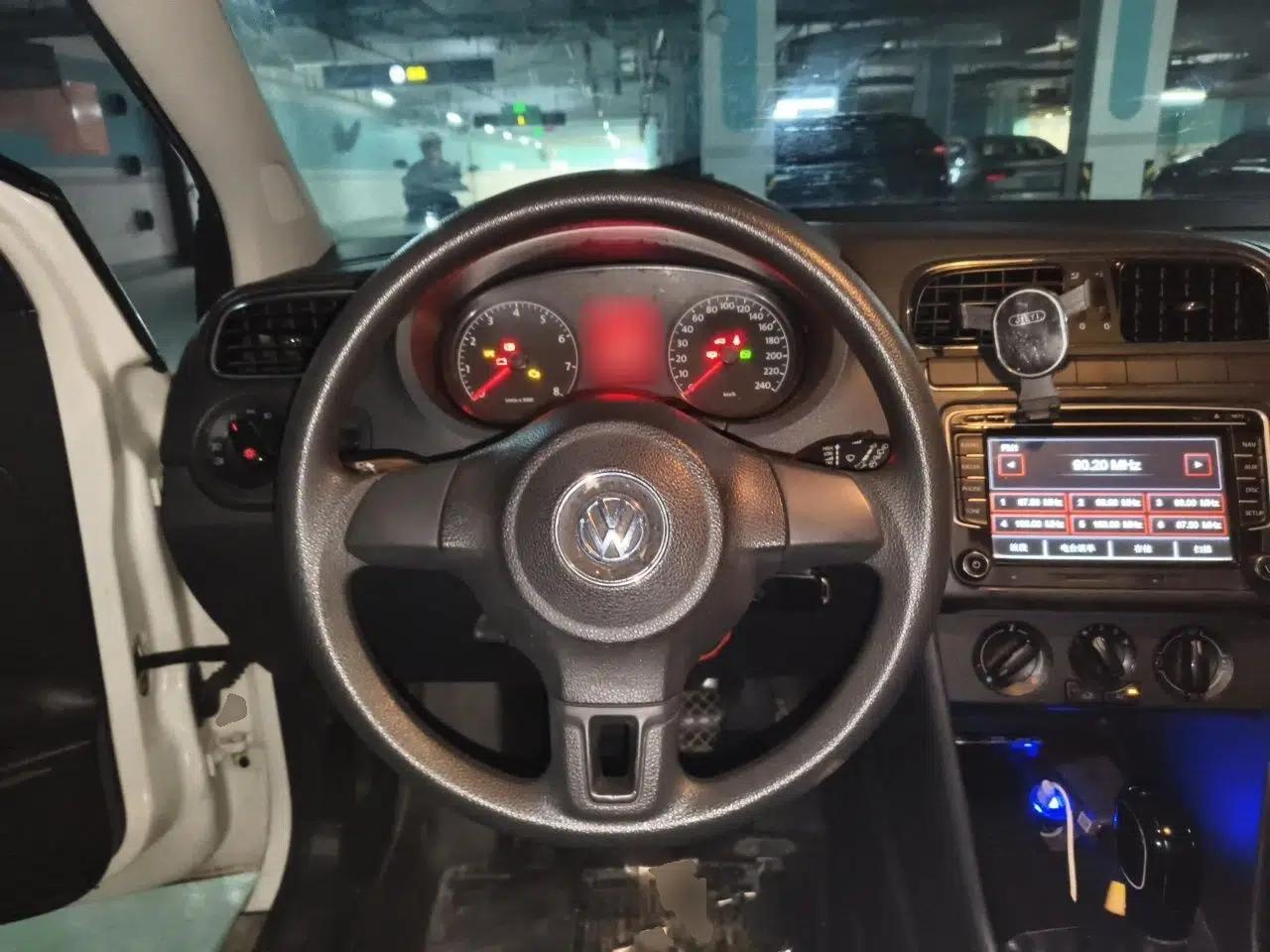 Volkswagen Polo 2013 1.6L Automatic Comfort Edition — миниатюра 10