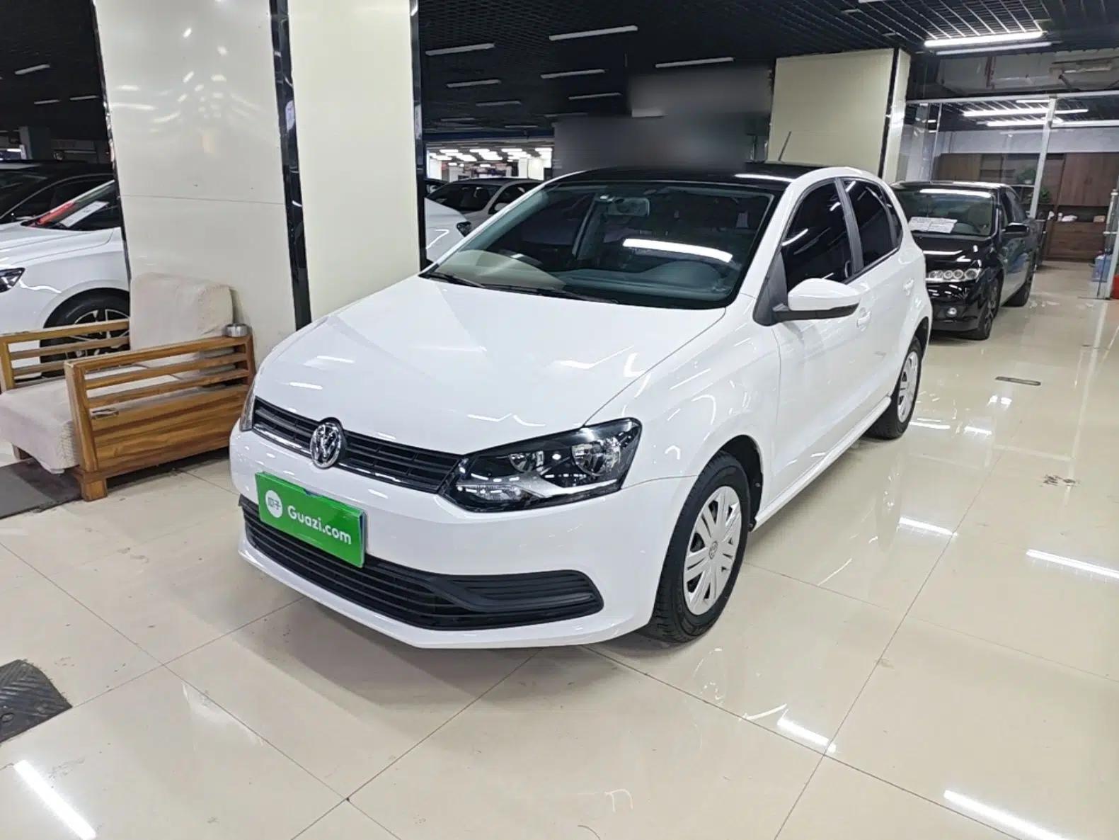 Volkswagen Polo 2016 1.4L Automatic Trendy Model — миниатюра 1
