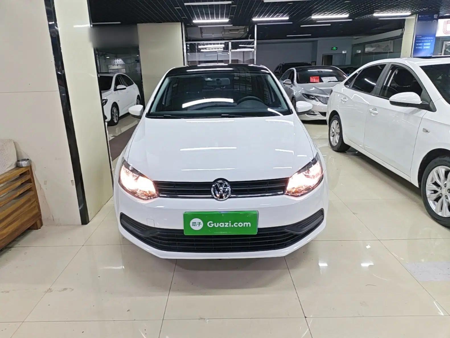 Volkswagen Polo 2016 1.4L Automatic Trendy Model — миниатюра 2