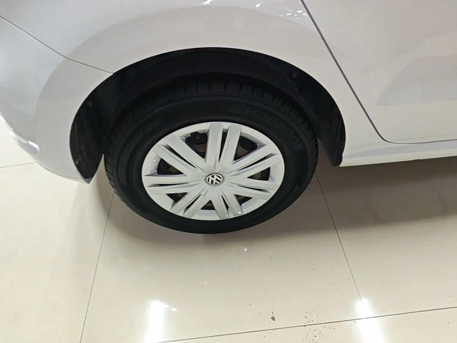 Volkswagen Polo 2016 1.4L Automatic Trendy Model — миниатюра 11