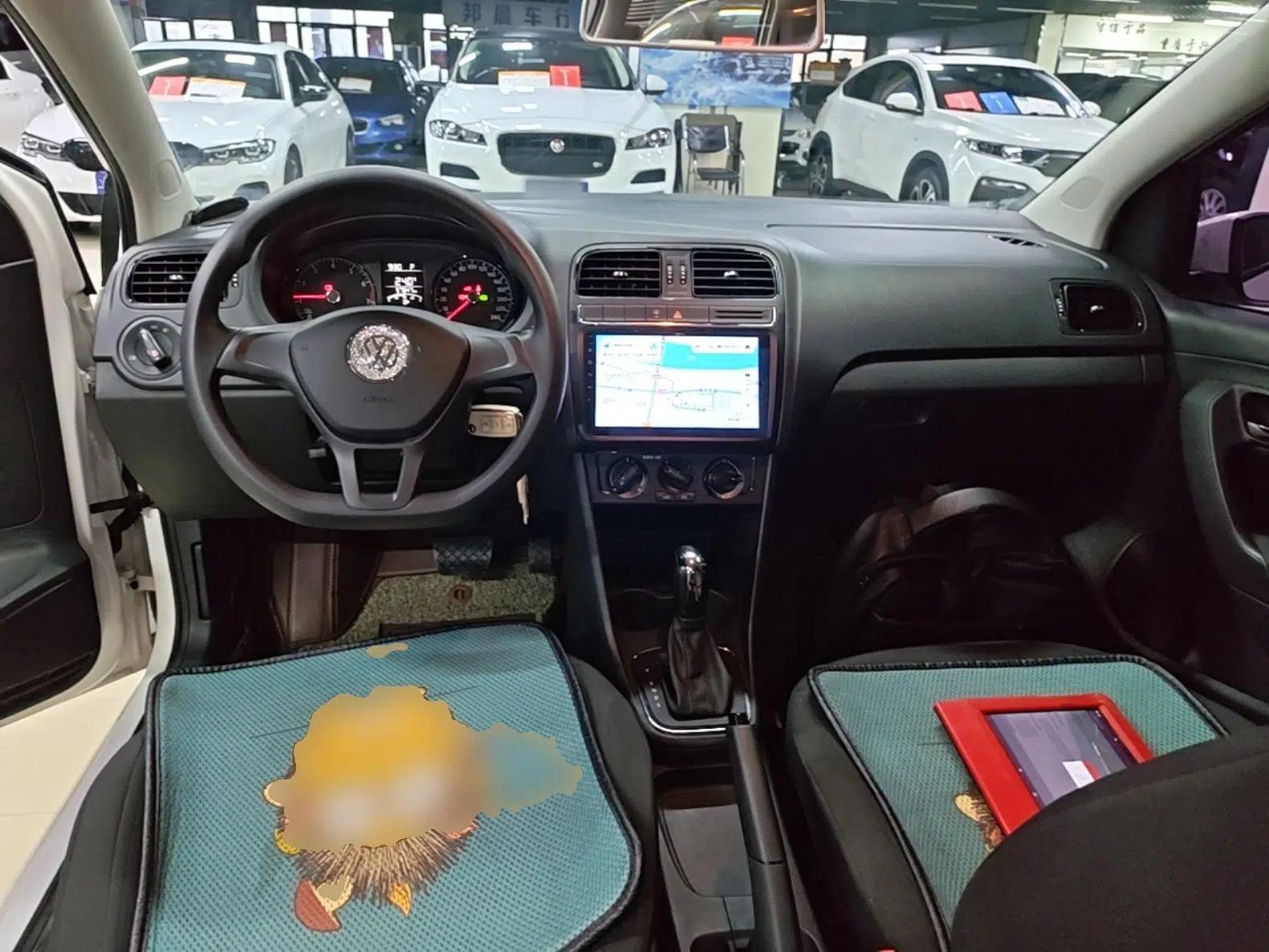 Volkswagen Polo 2016 1.4L Automatic Trendy Model — миниатюра 12