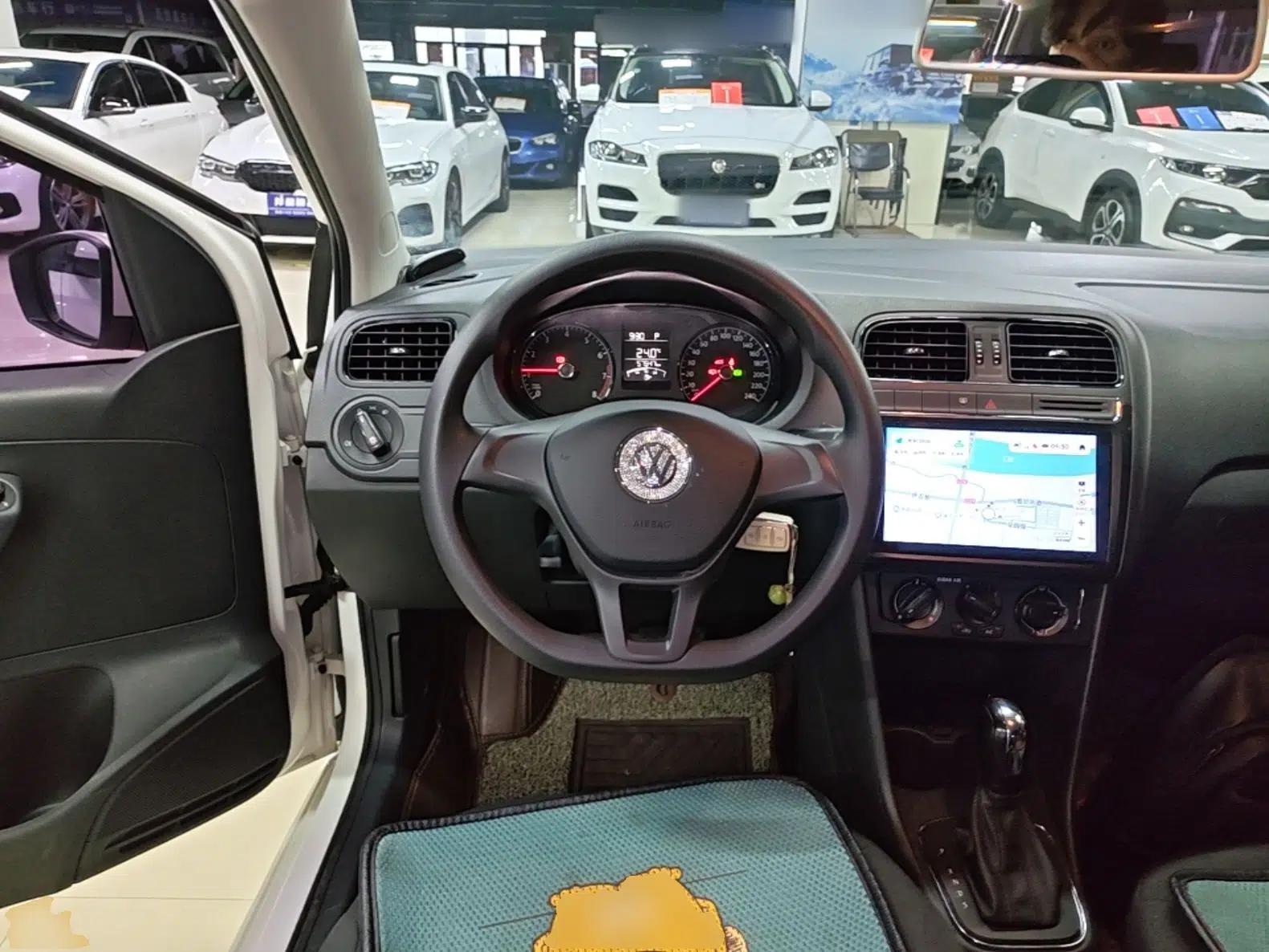 Volkswagen Polo 2016 1.4L Automatic Trendy Model — миниатюра 13