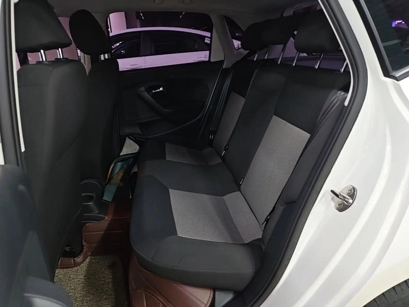 Volkswagen Polo 2016 1.4L Automatic Trendy Model — миниатюра 20