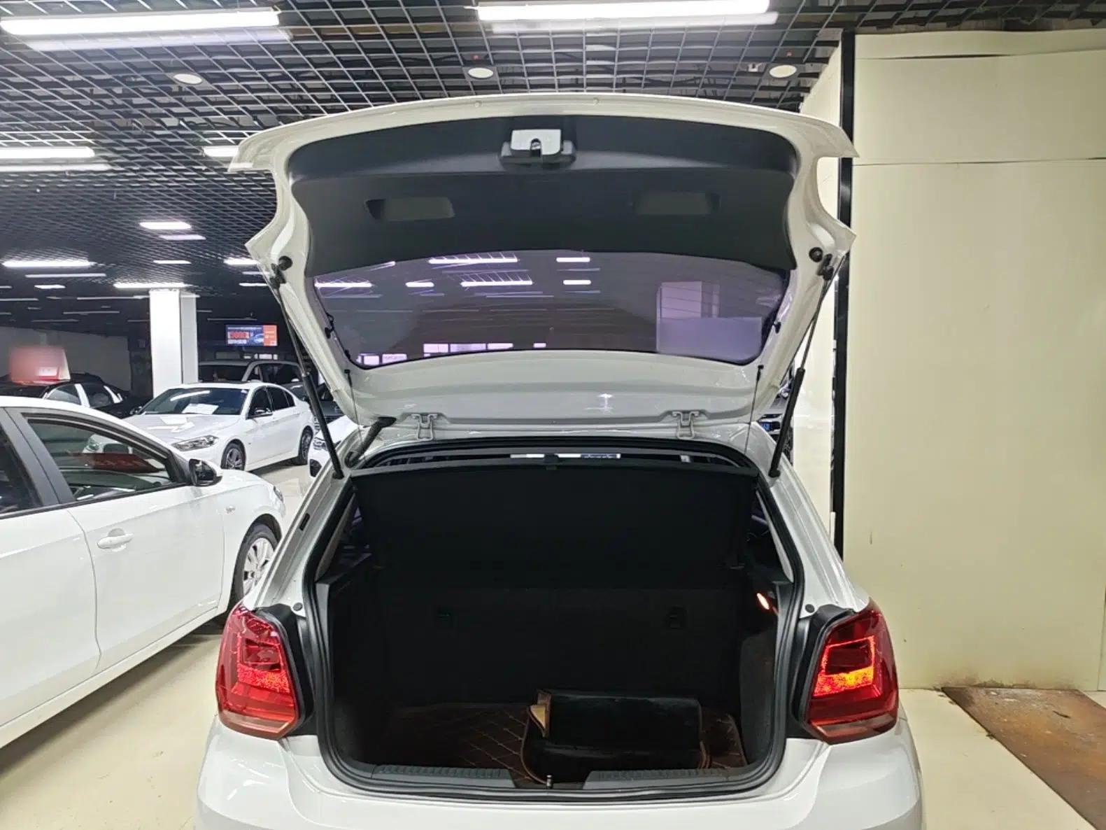 Volkswagen Polo 2016 1.4L Automatic Trendy Model — миниатюра 22