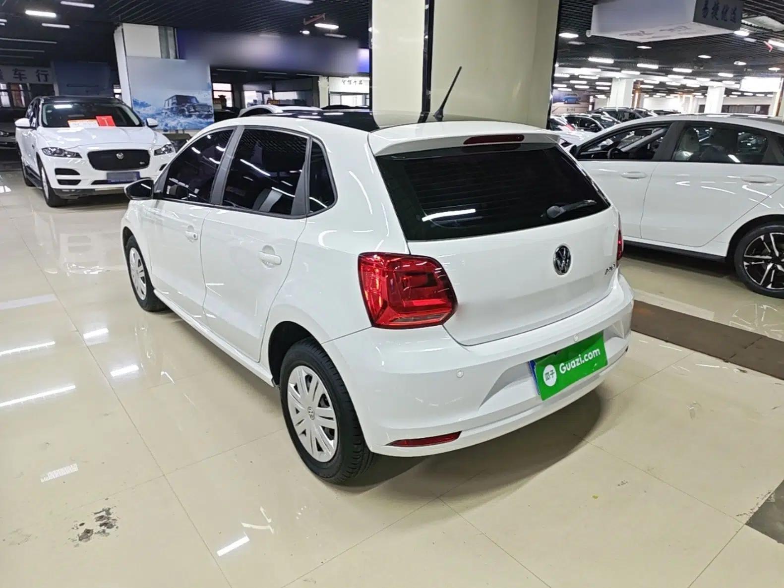 Volkswagen Polo 2016 1.4L Automatic Trendy Model — миниатюра 4