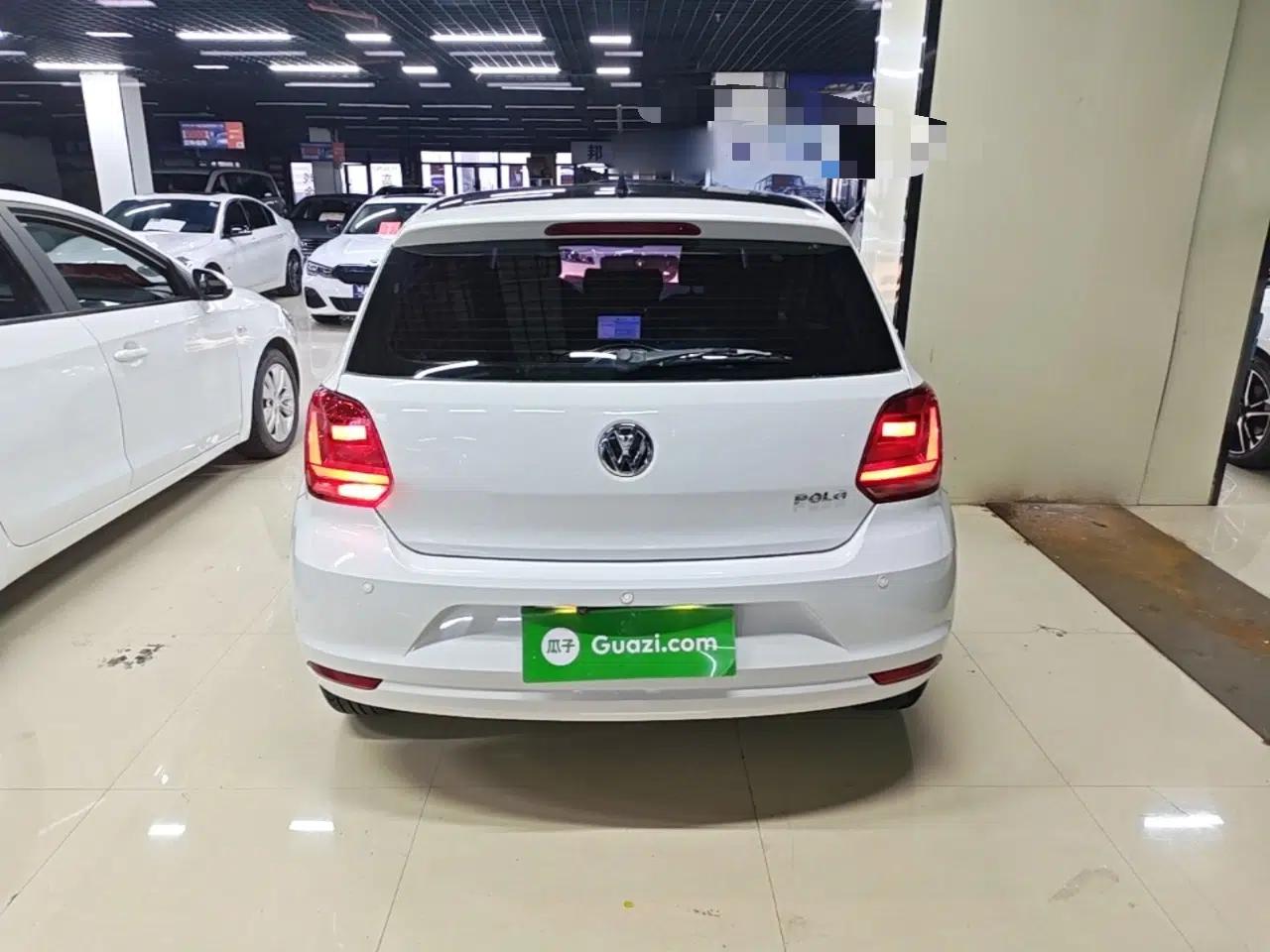 Volkswagen Polo 2016 1.4L Automatic Trendy Model — миниатюра 5
