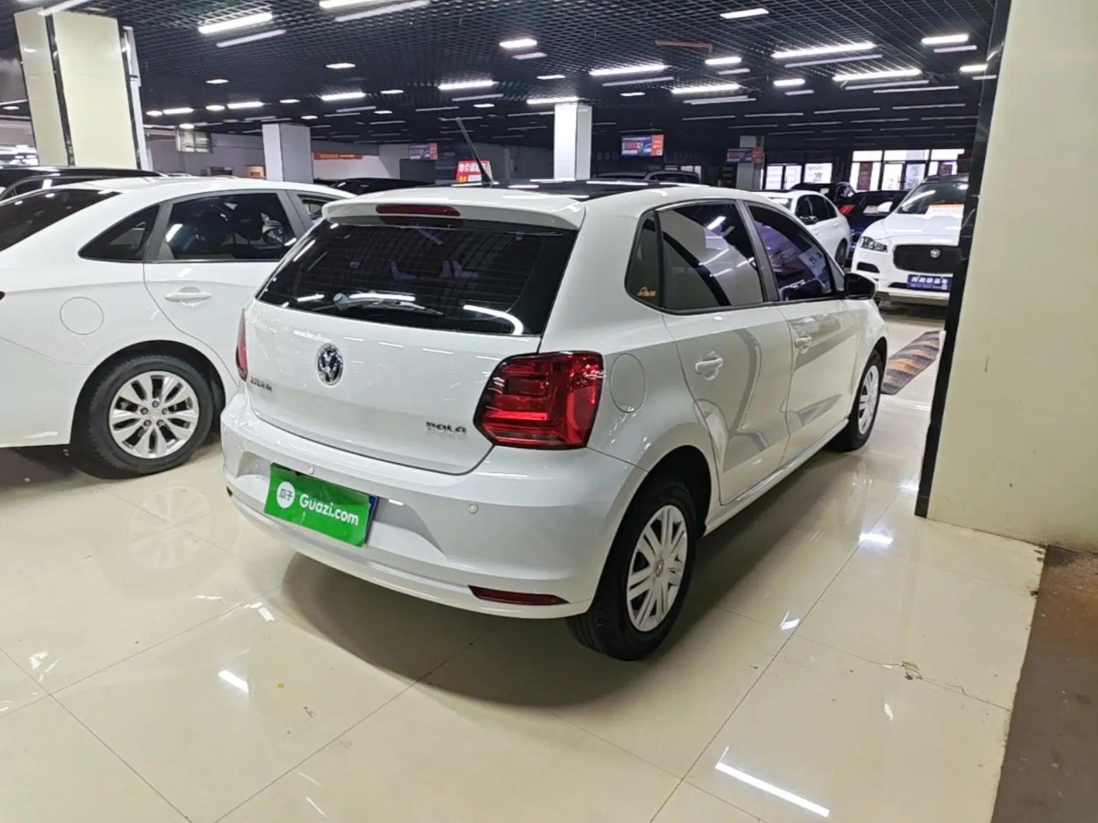 Volkswagen Polo 2016 1.4L Automatic Trendy Model — миниатюра 6