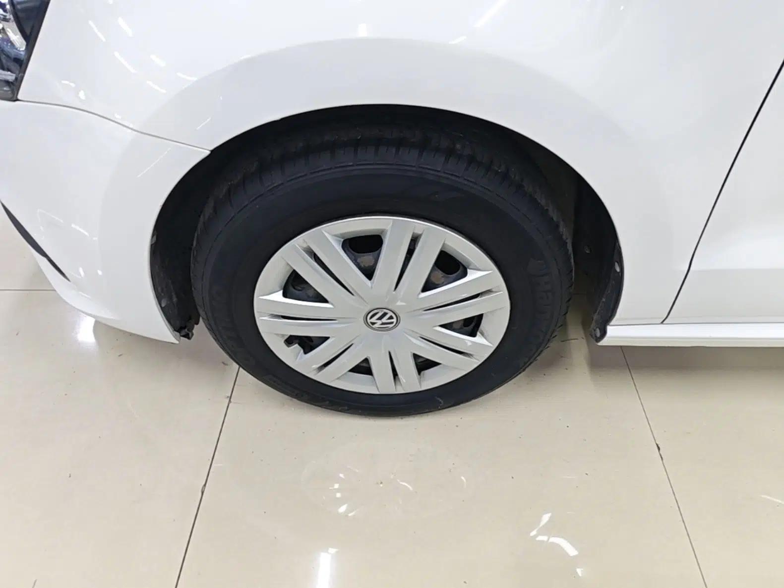 Volkswagen Polo 2016 1.4L Automatic Trendy Model — миниатюра 10