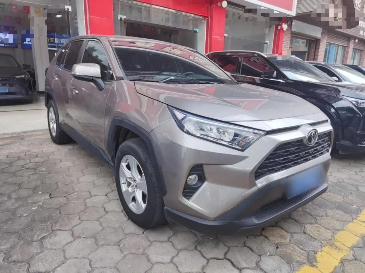 Toyota RAV4 2022 2.0L CVT Two-Wheel Drive Urban Edition — миниатюра 3