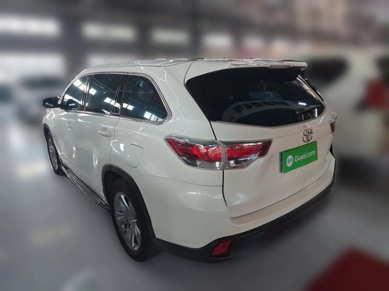 Toyota Highlander 2015 2.0T Two-Wheel Drive Luxury Edition 7 Seats — миниатюра 4