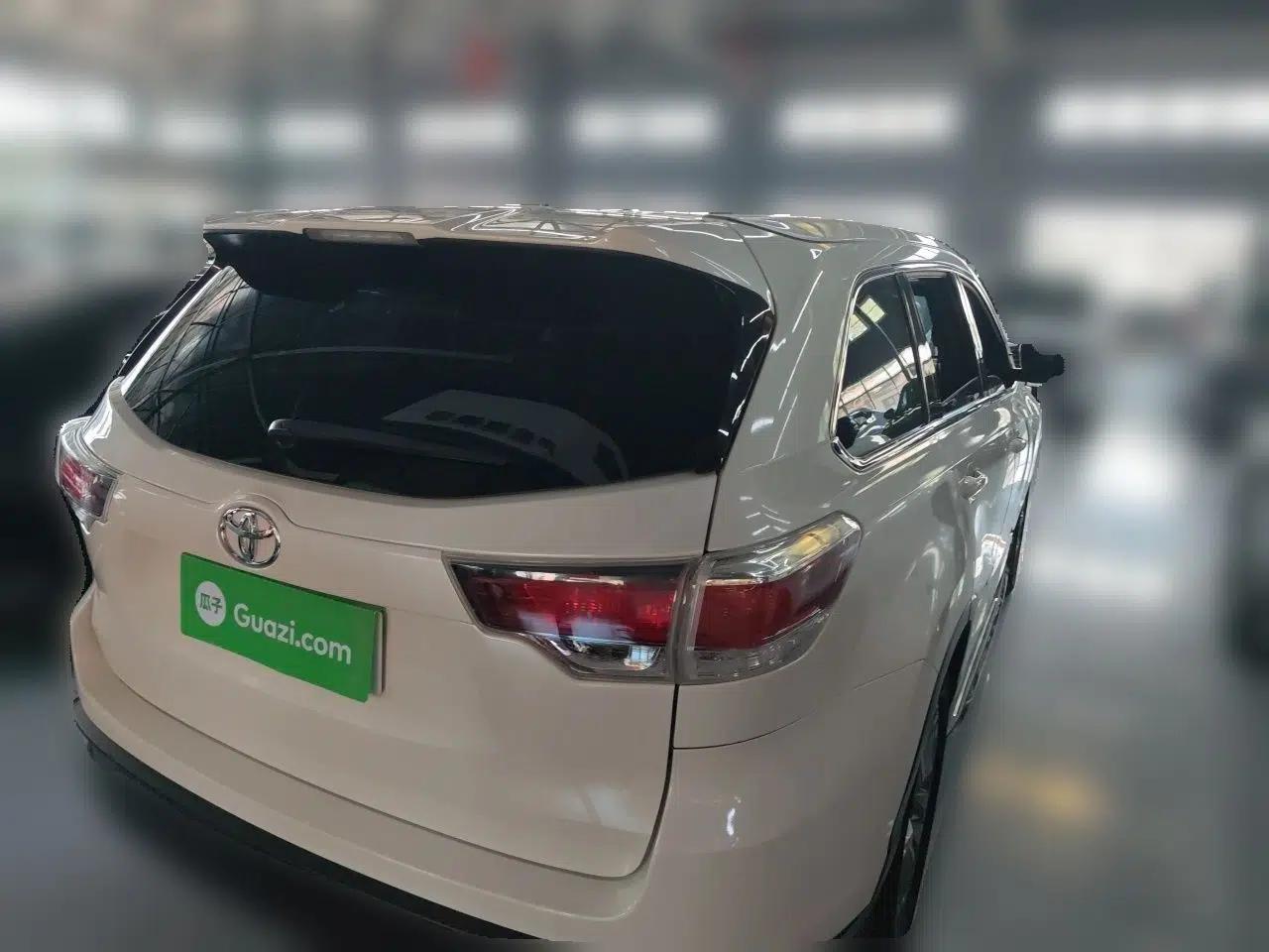 Toyota Highlander 2015 2.0T Two-Wheel Drive Luxury Edition 7 Seats — миниатюра 6