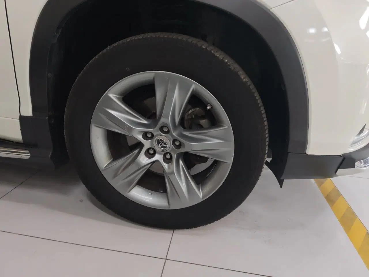 Toyota Highlander 2015 2.0T Two-Wheel Drive Luxury Edition 7 Seats — миниатюра 8