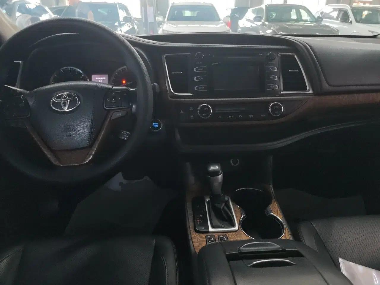 Toyota Highlander 2015 2.0T Two-Wheel Drive Luxury Edition 7 Seats — миниатюра 9