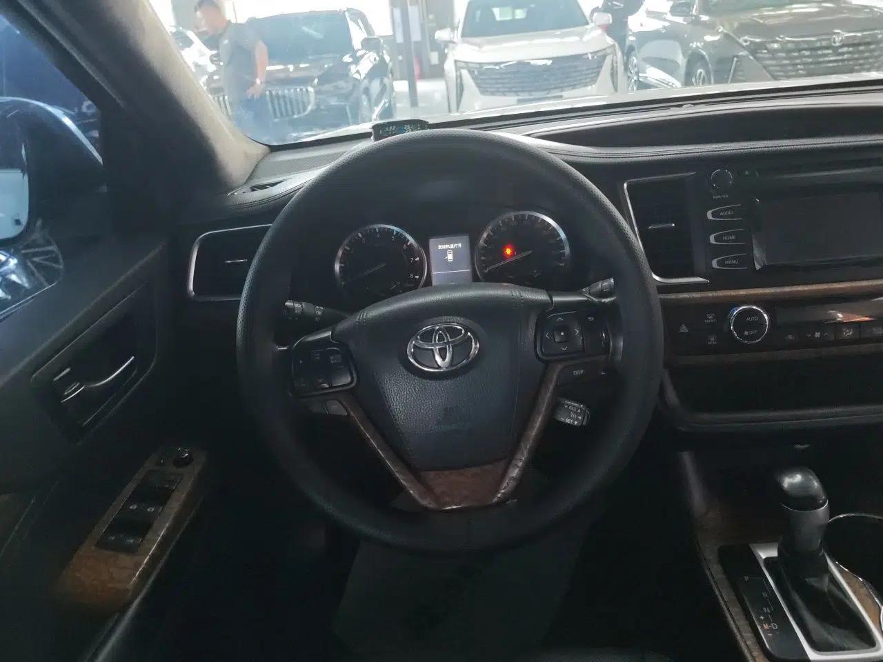 Toyota Highlander 2015 2.0T Two-Wheel Drive Luxury Edition 7 Seats — миниатюра 10