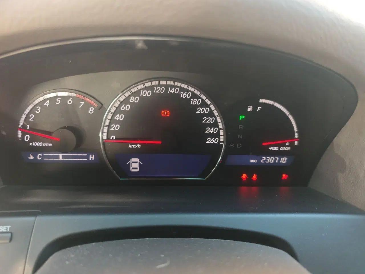 Toyota Crown 2007 2.5L Royal Special Edition — миниатюра 11