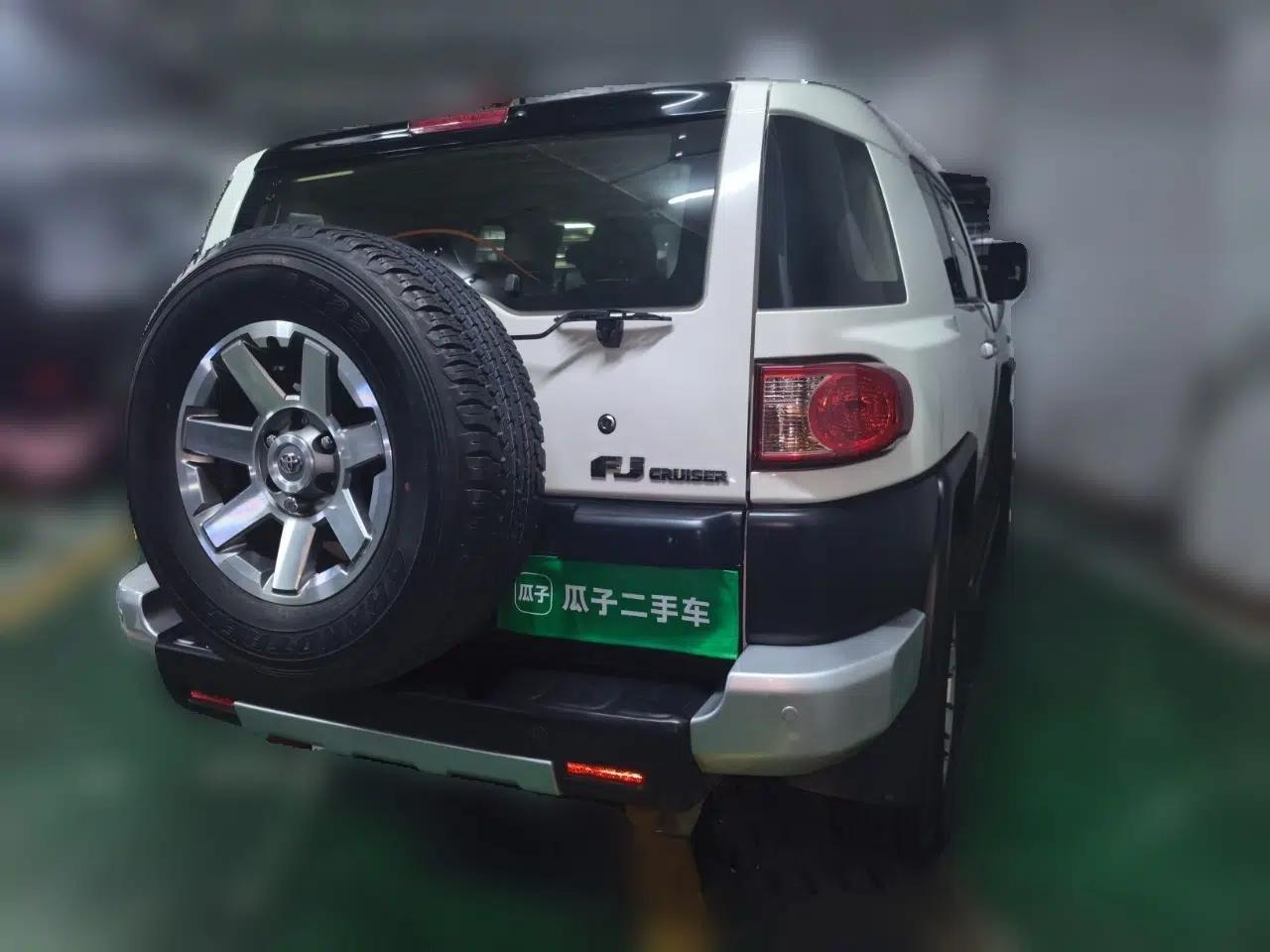 Toyota FJ Cruiser — миниатюра 6