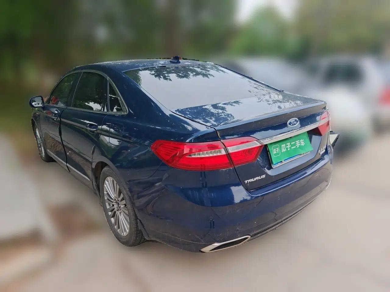 Ford Taurus 2015 EcoBoost 245 Luxury Model — миниатюра 4