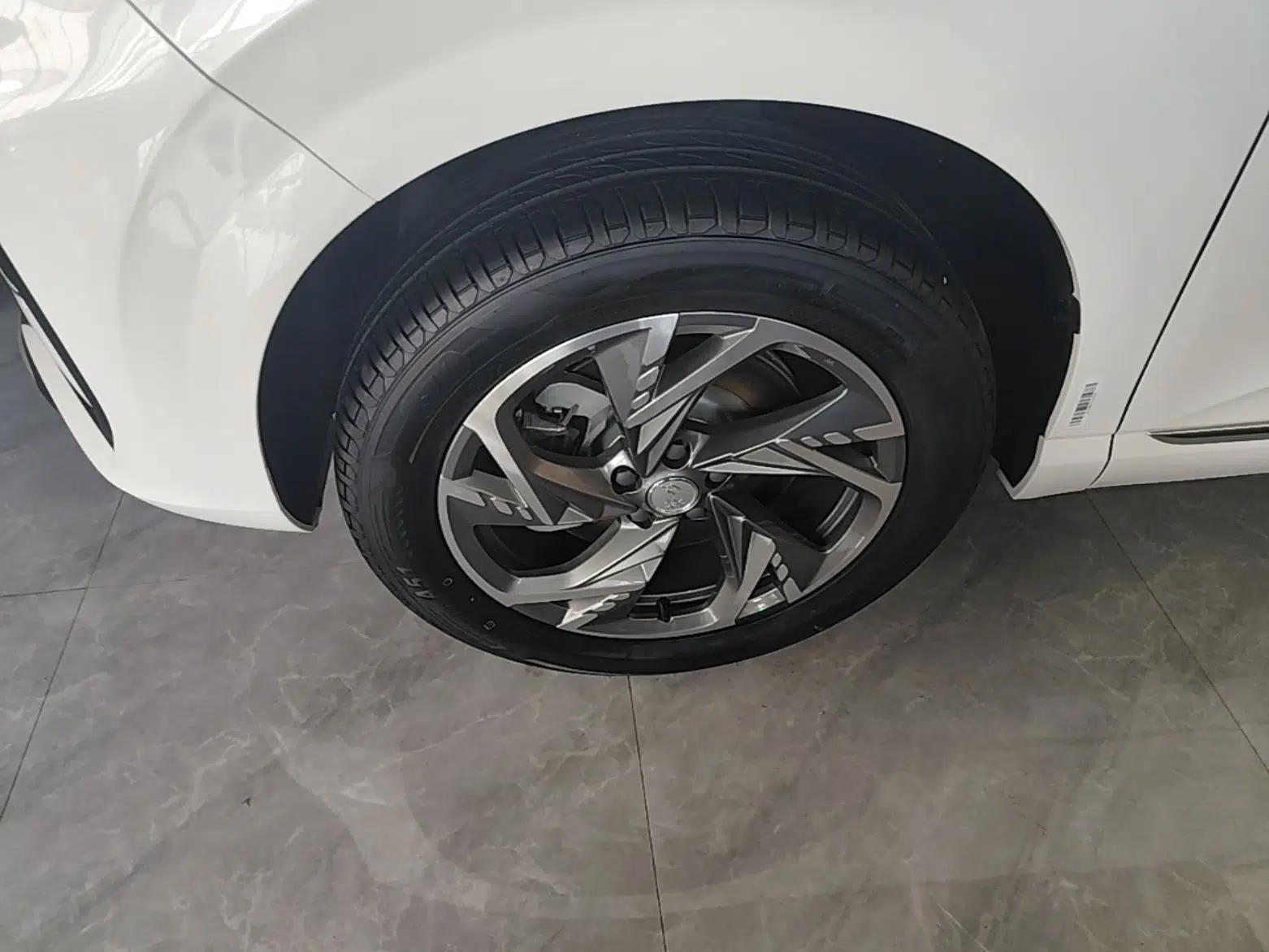 Hongqi HS3 PHEV 2025 Model 125km Jingwei 2 Millionth Anniversary Edition — миниатюра 10