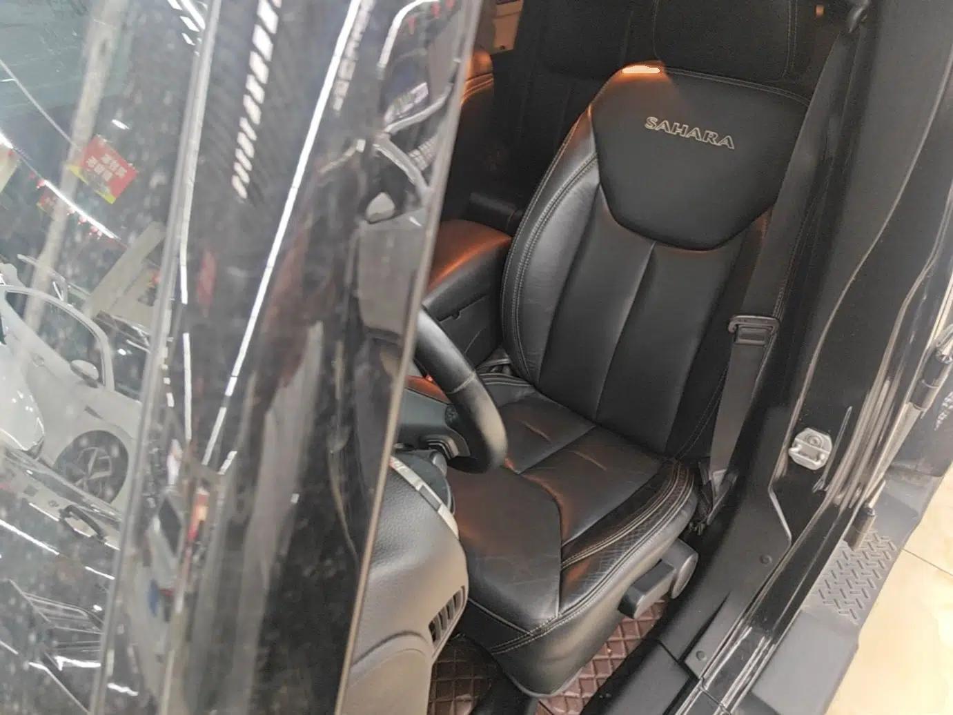 Jeep Wrangler 2015 3.0L Sahara Four-Door Comfort Edition — миниатюра 17
