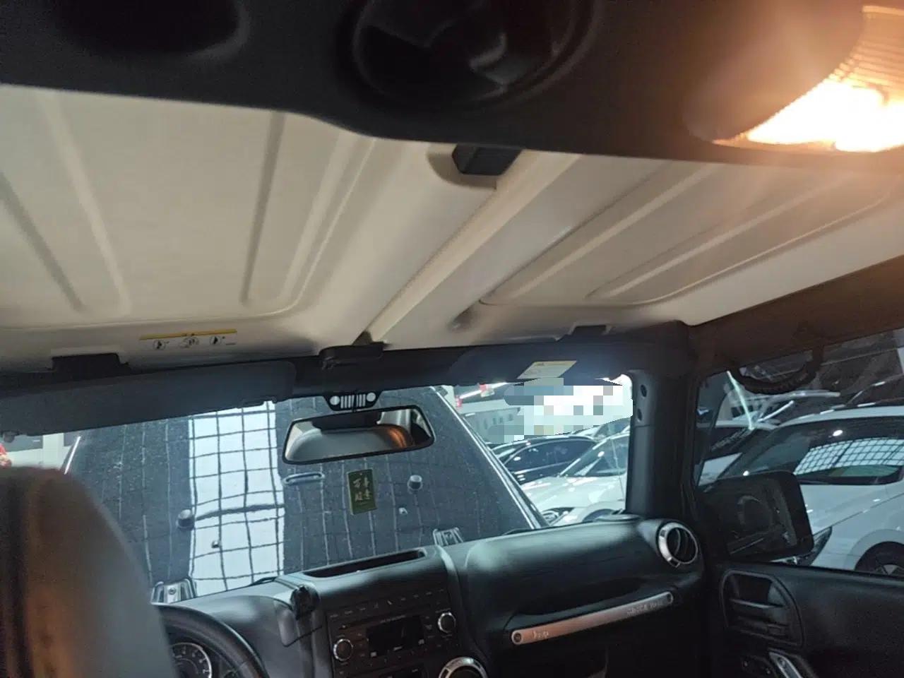 Jeep Wrangler 2015 3.0L Sahara Four-Door Comfort Edition — миниатюра 21