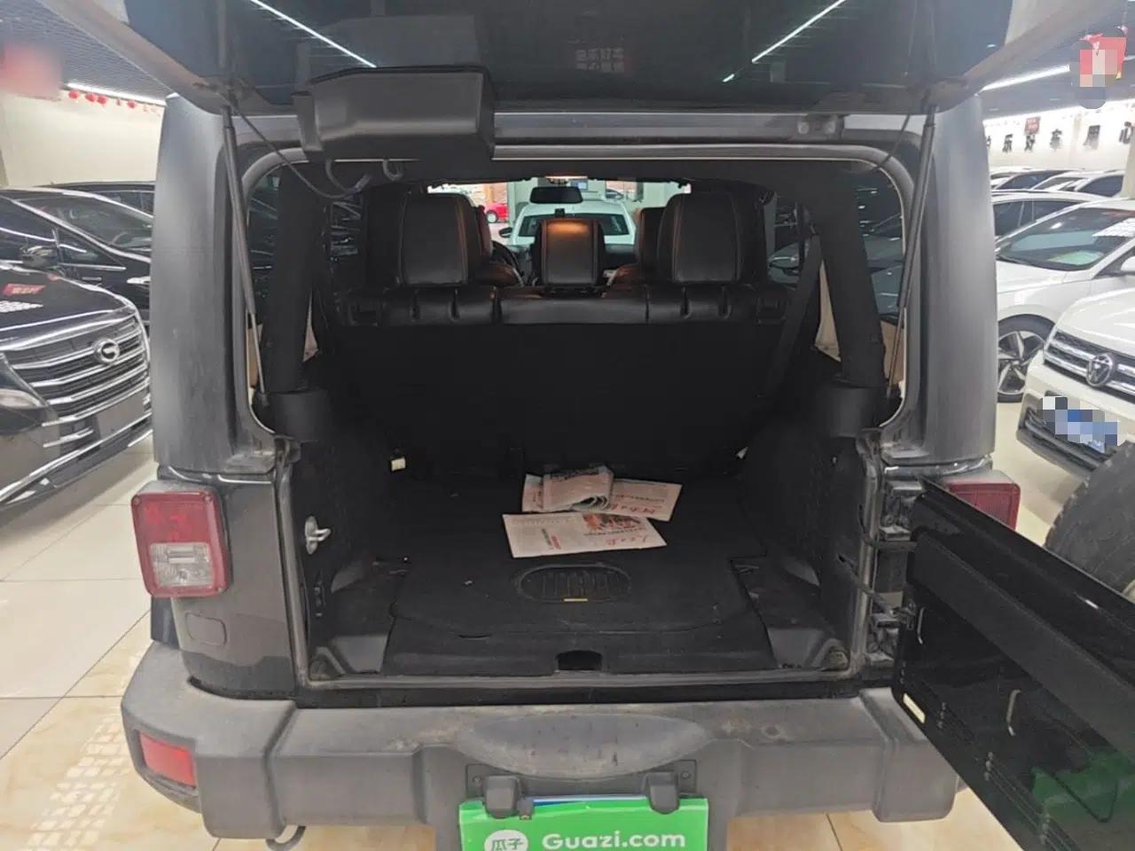 Jeep Wrangler 2015 3.0L Sahara Four-Door Comfort Edition — миниатюра 22