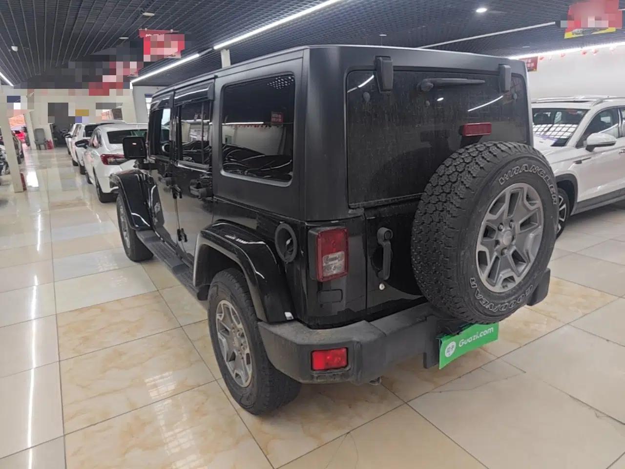 Jeep Wrangler 2015 3.0L Sahara Four-Door Comfort Edition — миниатюра 4