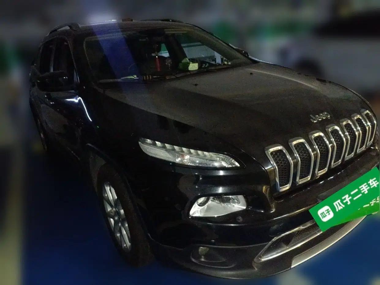 Jeep Cherokee 2019 2.0L Two-Wheel Drive Standard Edition China V — миниатюра 3