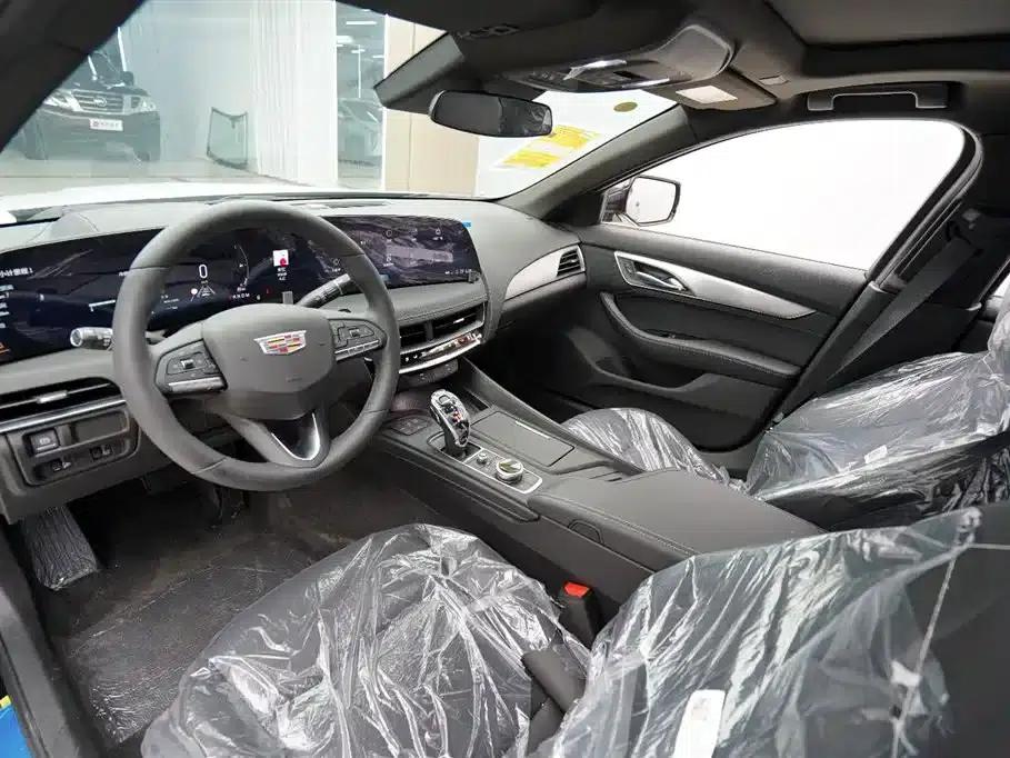 2024 Cadillac CT5 28T Luxury — миниатюра 3