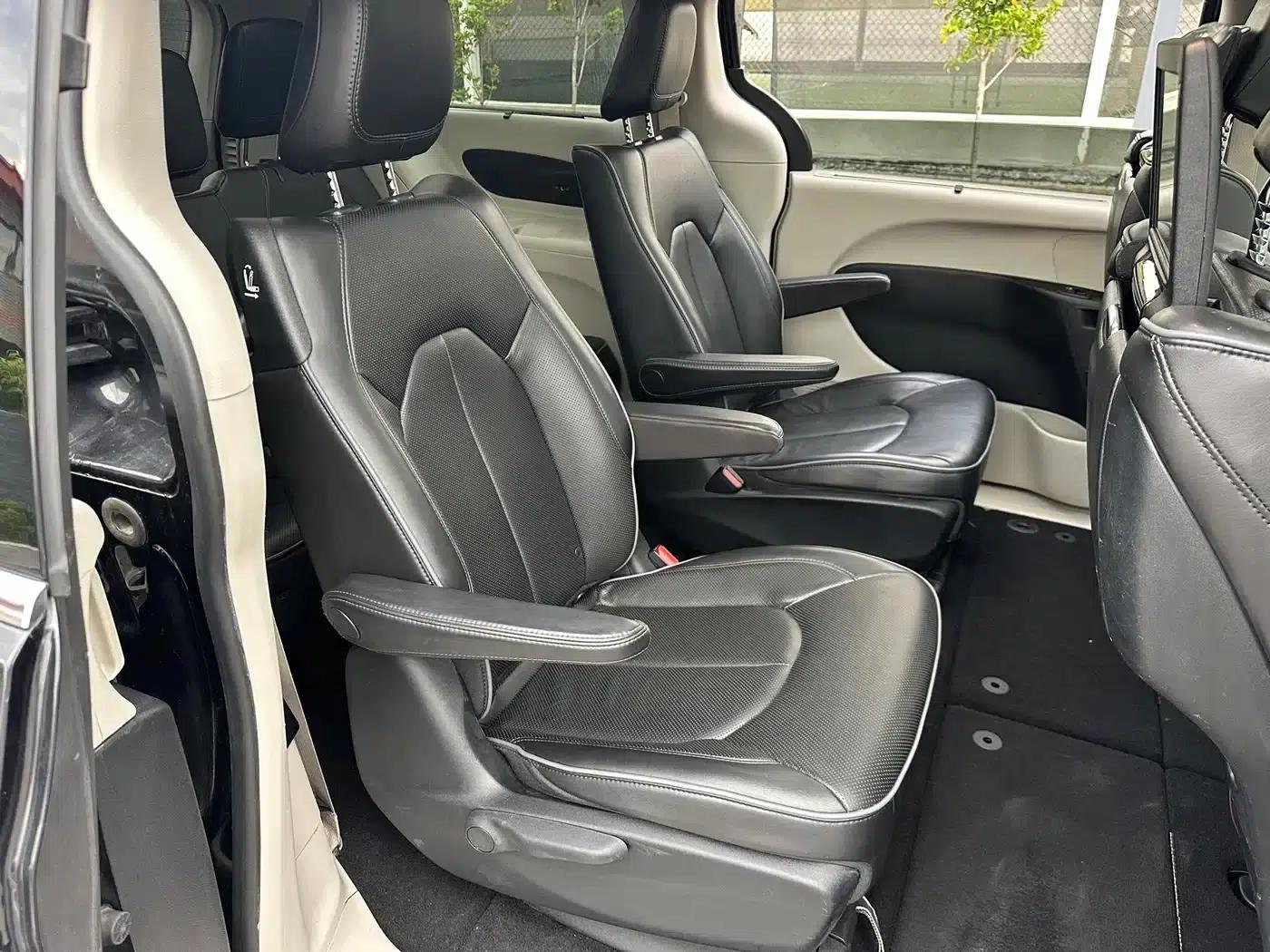 2017 Imported Grand Voyager 3.6L Premium Edition — миниатюра 18