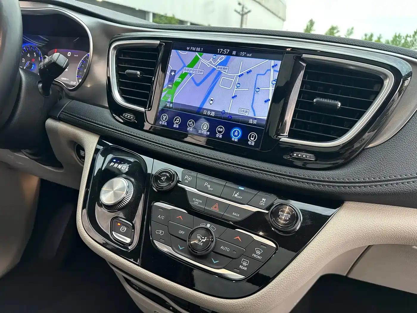 2017 Imported Grand Voyager 3.6L Premium Edition — миниатюра 29