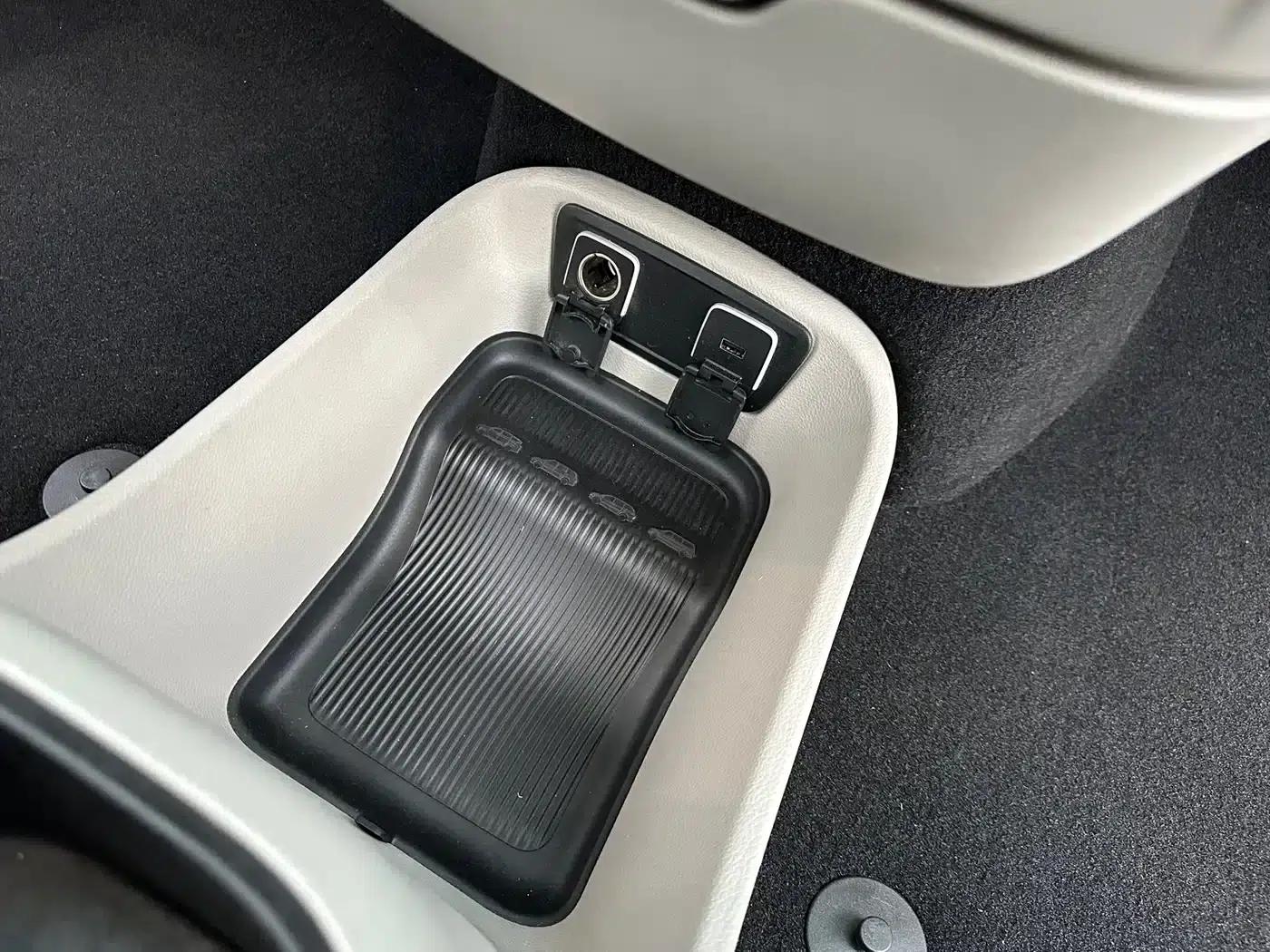 2017 Imported Grand Voyager 3.6L Premium Edition — миниатюра 30