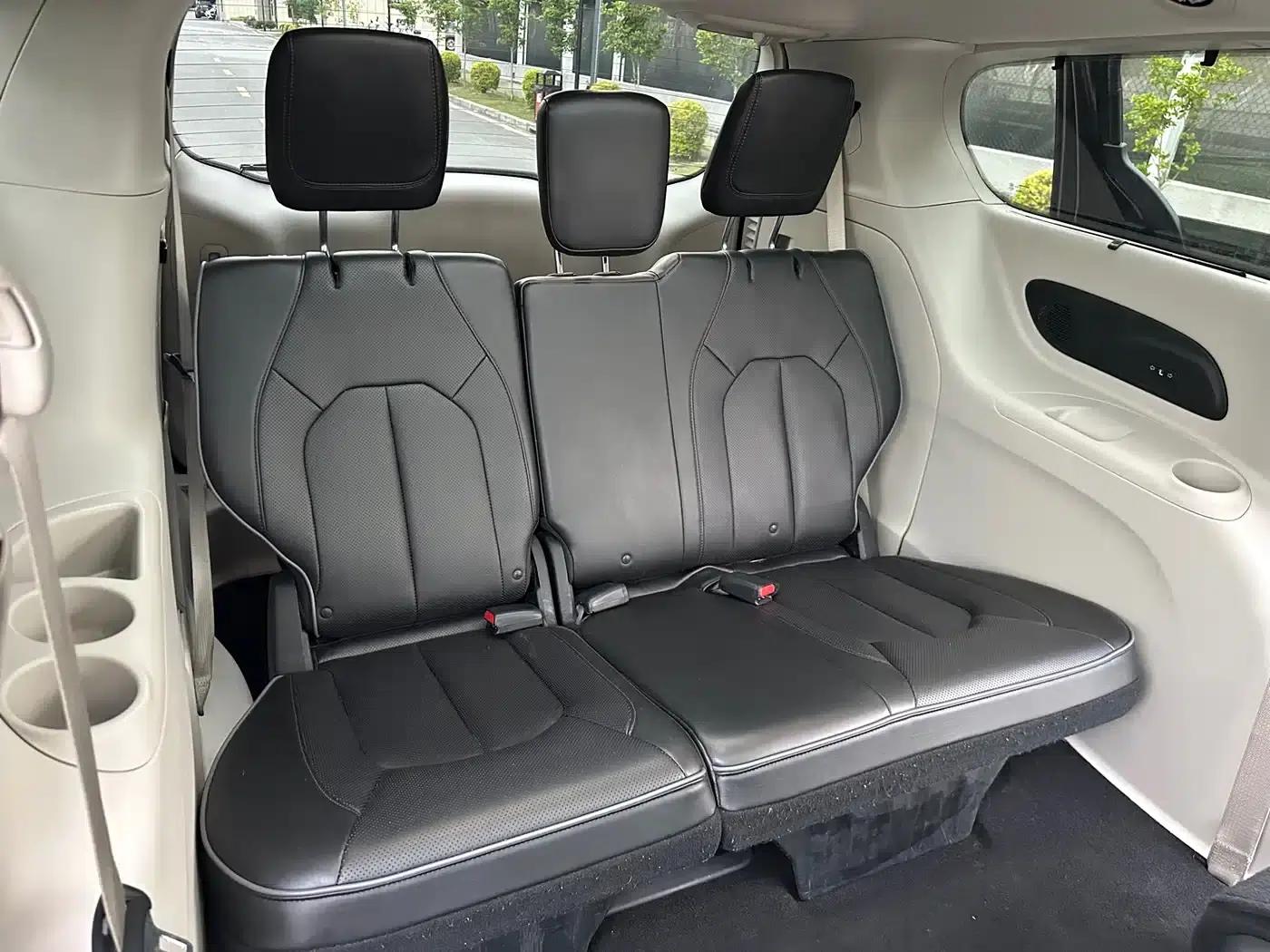 2017 Imported Grand Voyager 3.6L Premium Edition — миниатюра 34