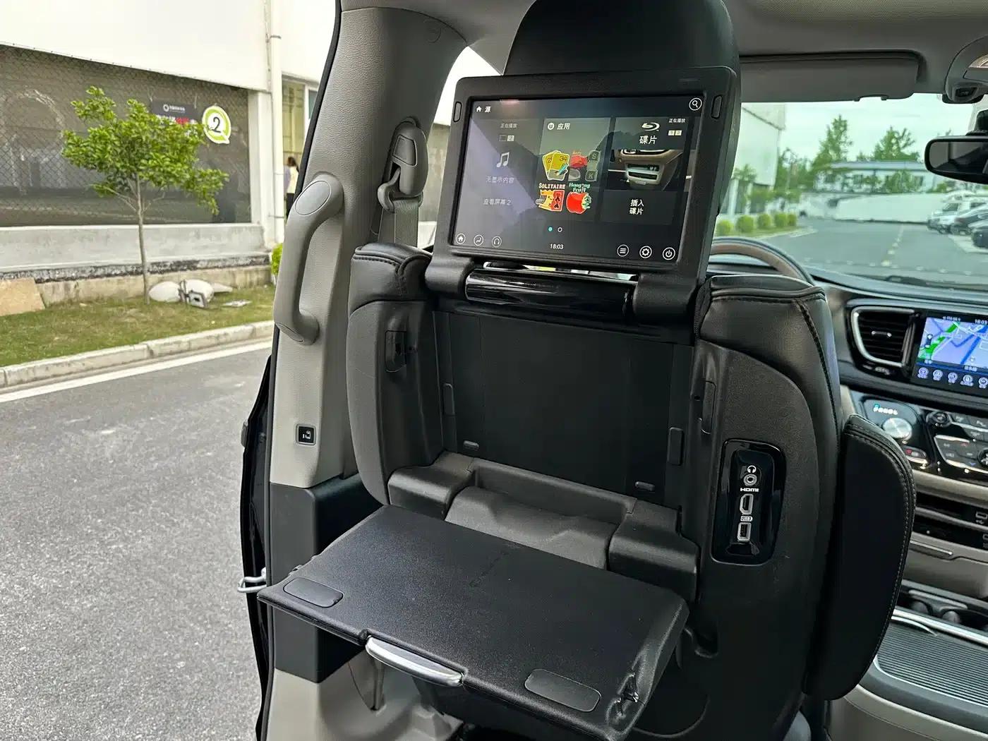 2017 Imported Grand Voyager 3.6L Premium Edition — миниатюра 45