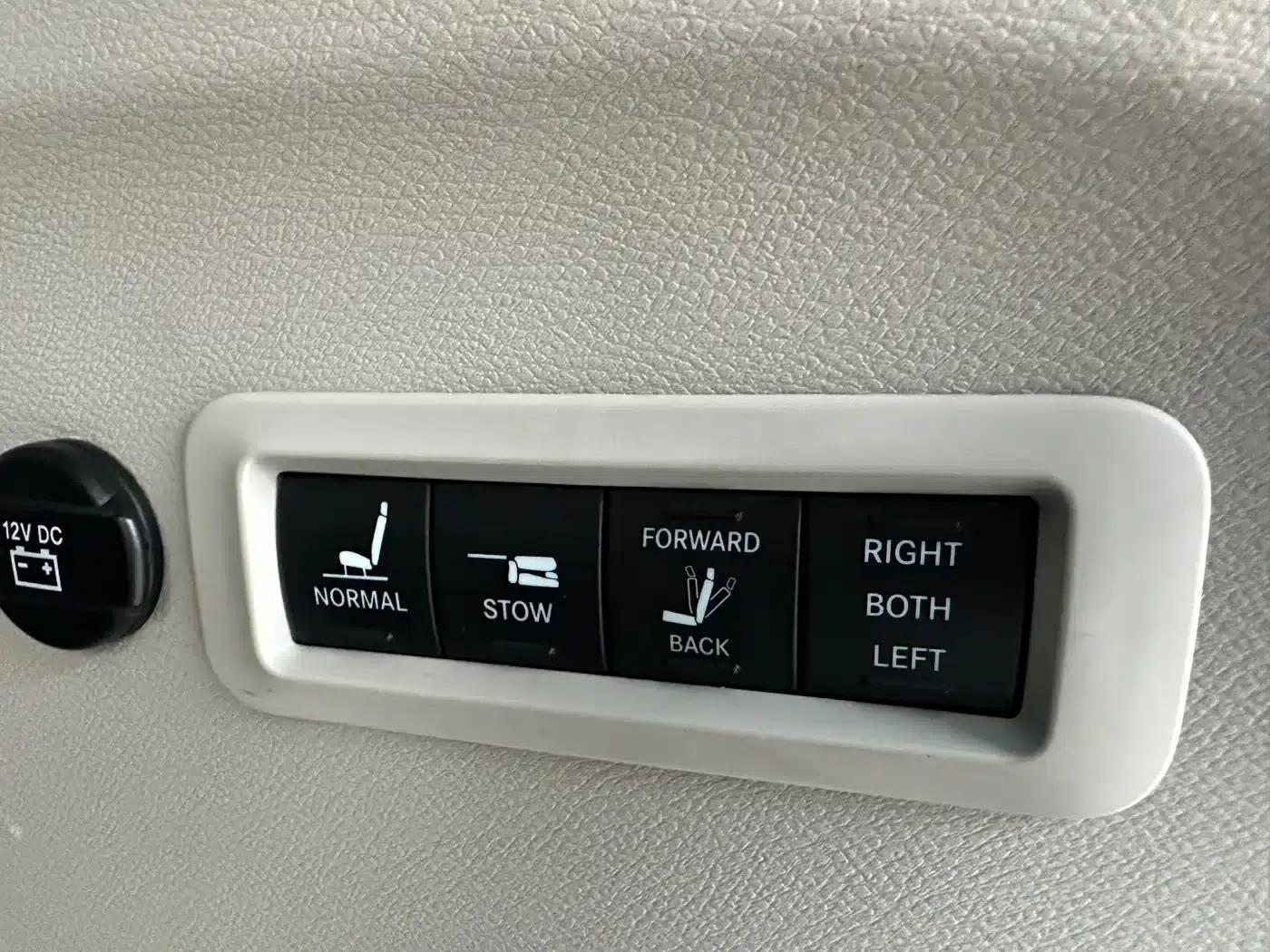 2017 Imported Grand Voyager 3.6L Premium Edition — миниатюра 54