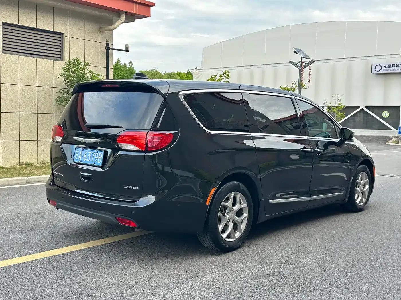 2017 Imported Grand Voyager 3.6L Premium Edition — миниатюра 7