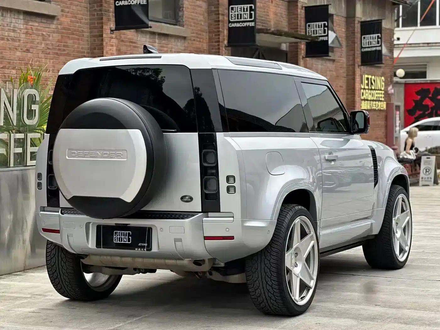 2022 Land Rover Defender 90 3.0T P400 Dark Edition — миниатюра 4