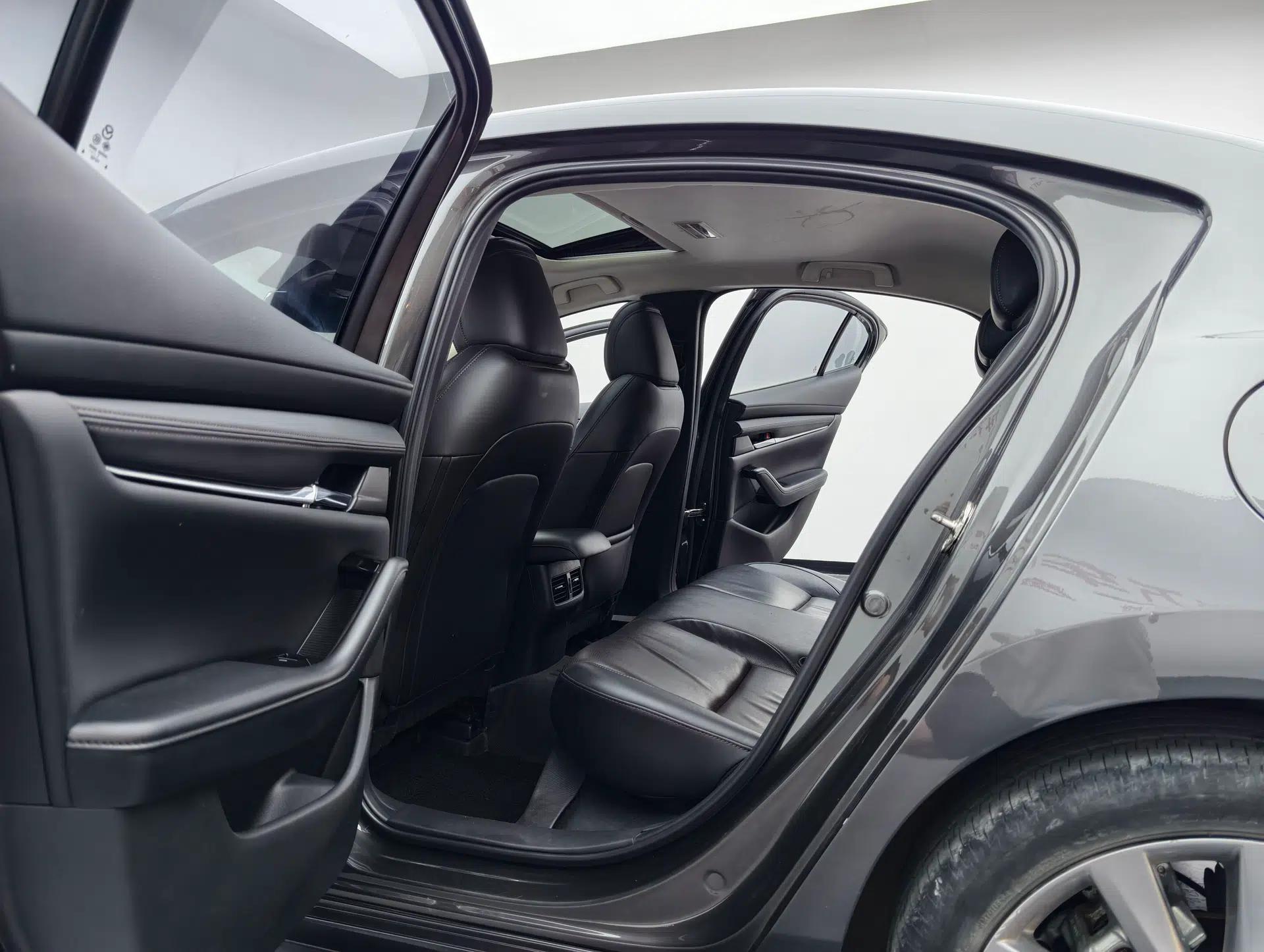 Mazda 3 Axela 2021 2.0L Automatic Zhiya Edition — миниатюра 36