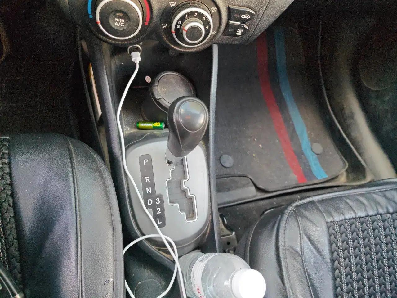 Kia K2 2012 Sedan 1.4L Automatic GLS Commemorative Edition — миниатюра 13